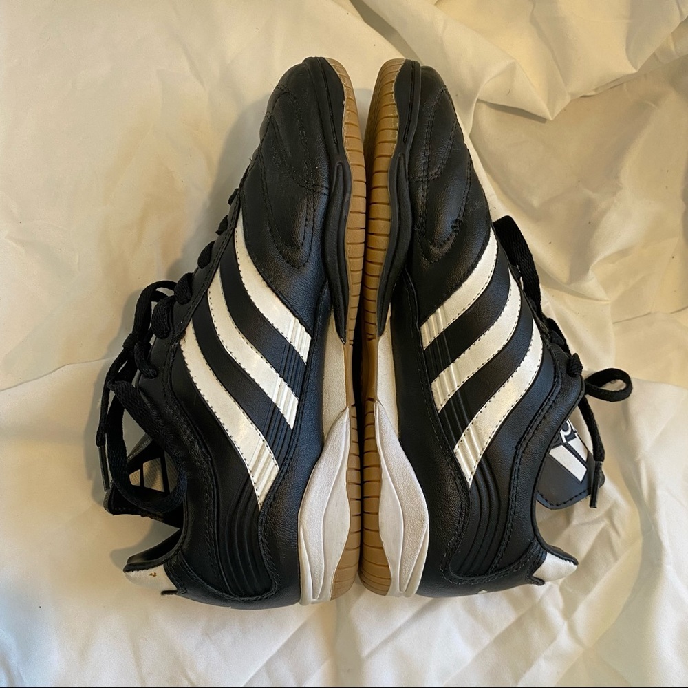 adidas size 6 Indoor Soccer Cleats Sneakers Gently Used Condition